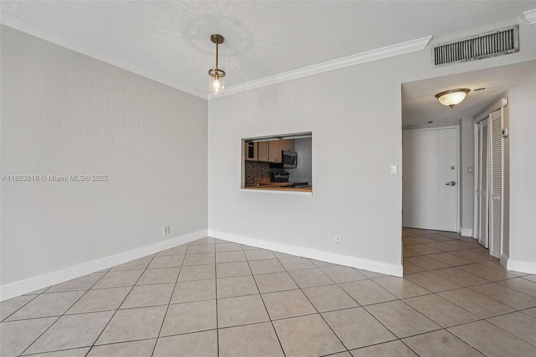 Active With Contract: $240,000 (1 beds, 1 baths, 827 Square Feet)