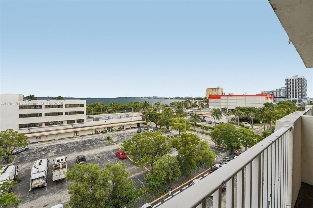 Active With Contract: $240,000 (1 beds, 1 baths, 827 Square Feet)