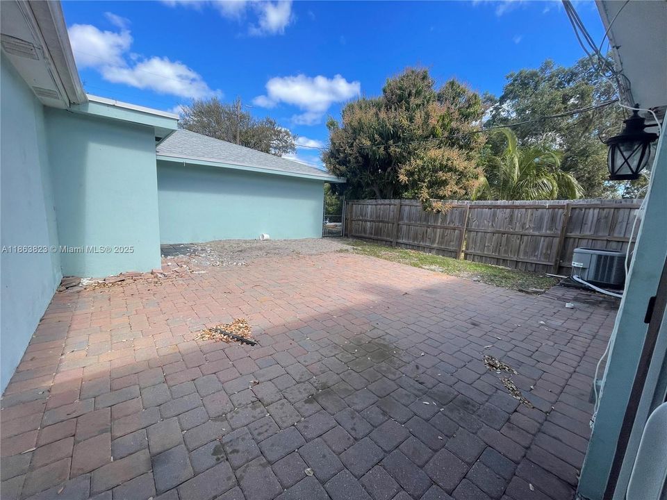 Под контрактом: $2,500 (3 спален, 2 ванн, 3162 Квадратных фут)