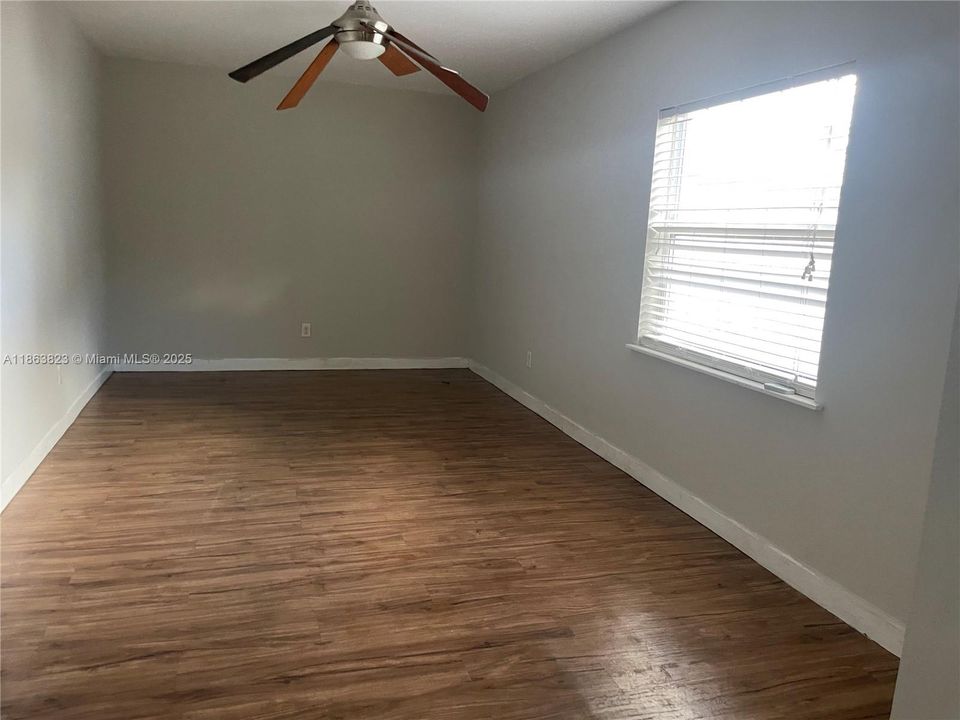 Под контрактом: $2,500 (3 спален, 2 ванн, 3162 Квадратных фут)