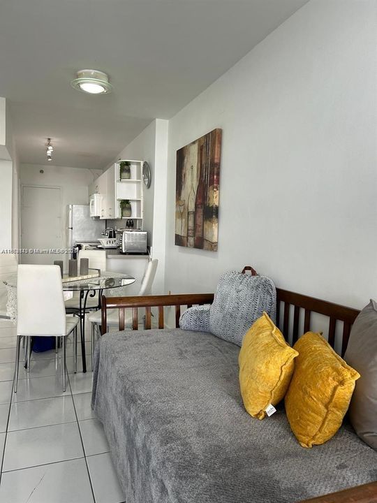 待售: $399,000 (0 贝兹, 1 浴室, 530 平方英尺)