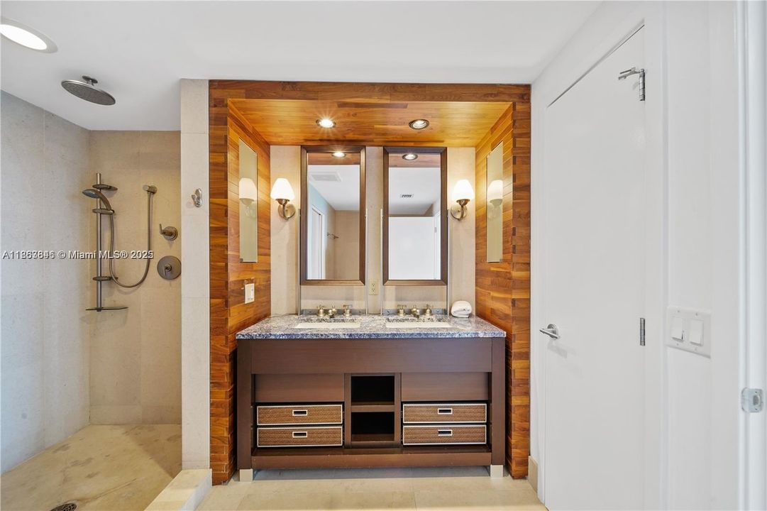 For Sale: $2,190,000 (2 beds, 2 baths, 1290 Square Feet)