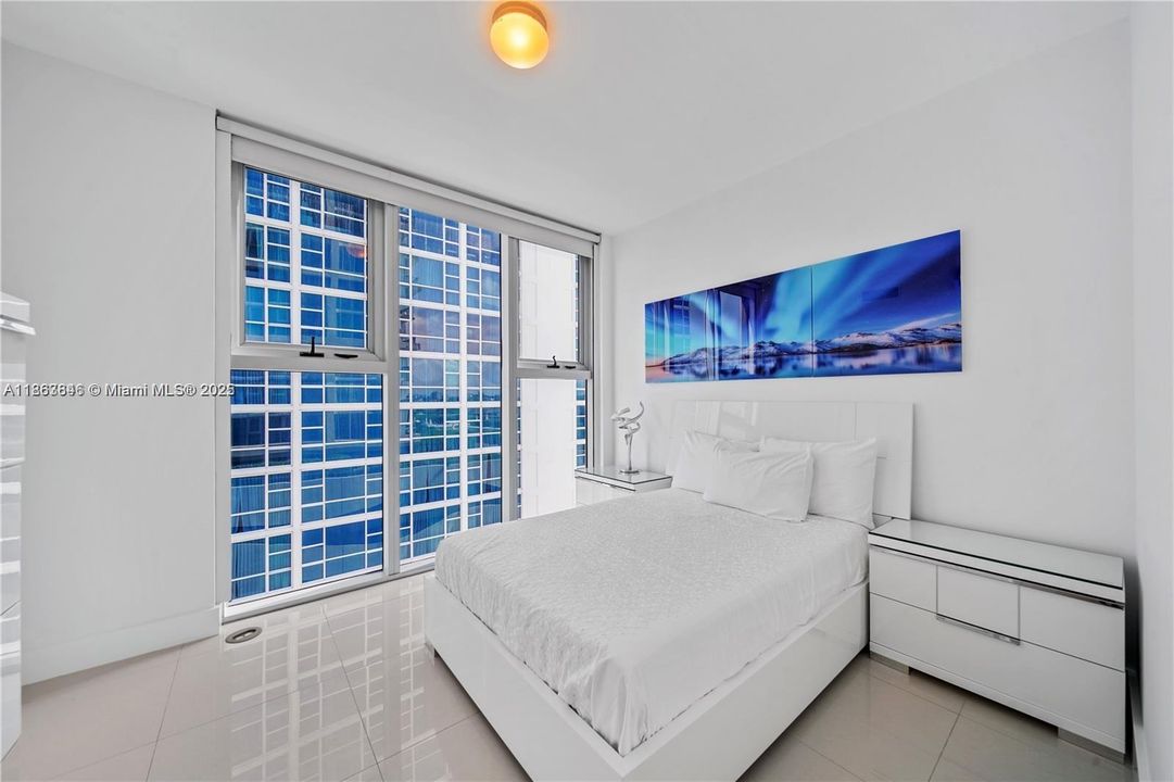 For Sale: $2,190,000 (2 beds, 2 baths, 1290 Square Feet)