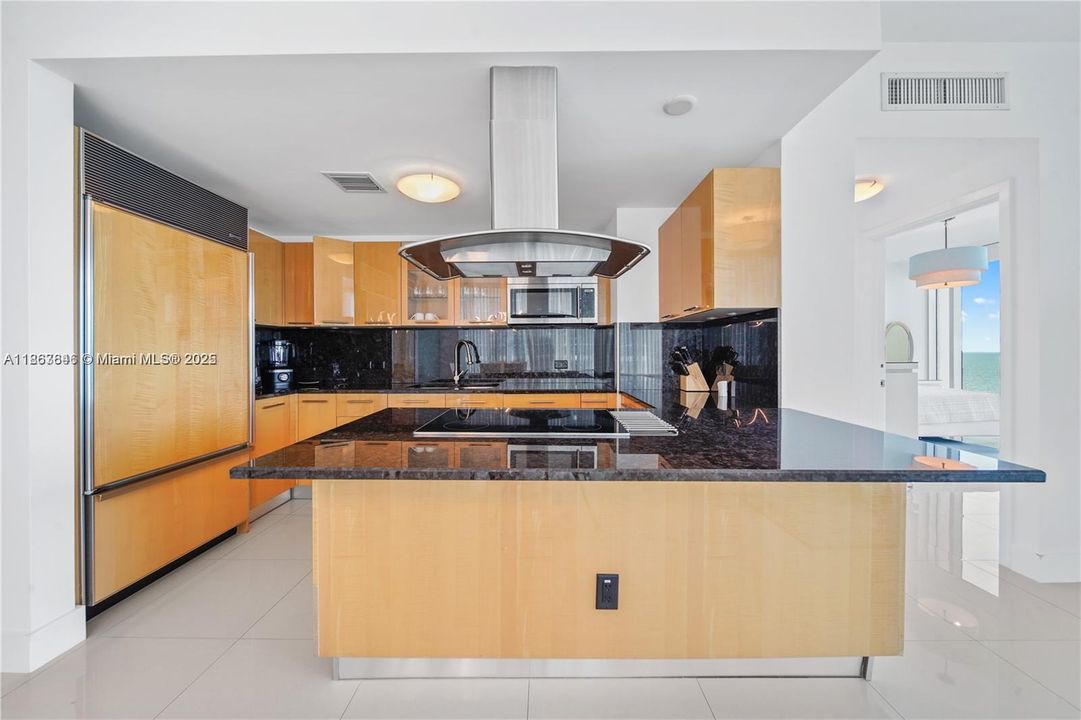 For Sale: $2,190,000 (2 beds, 2 baths, 1290 Square Feet)