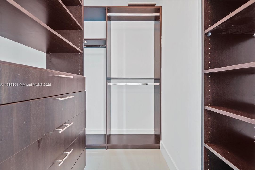 For Sale: $2,190,000 (2 beds, 2 baths, 1290 Square Feet)