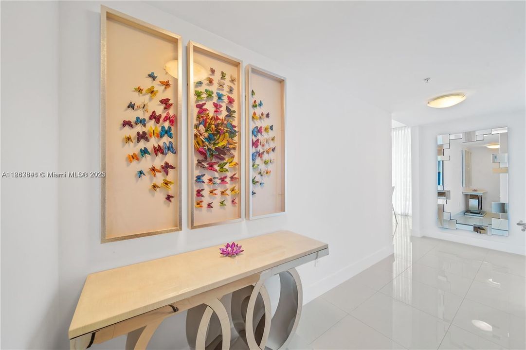 For Sale: $2,190,000 (2 beds, 2 baths, 1290 Square Feet)