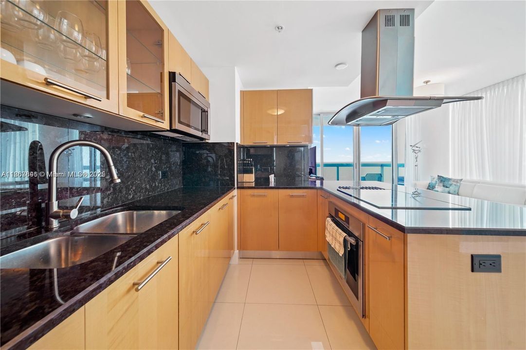 For Sale: $2,190,000 (2 beds, 2 baths, 1290 Square Feet)