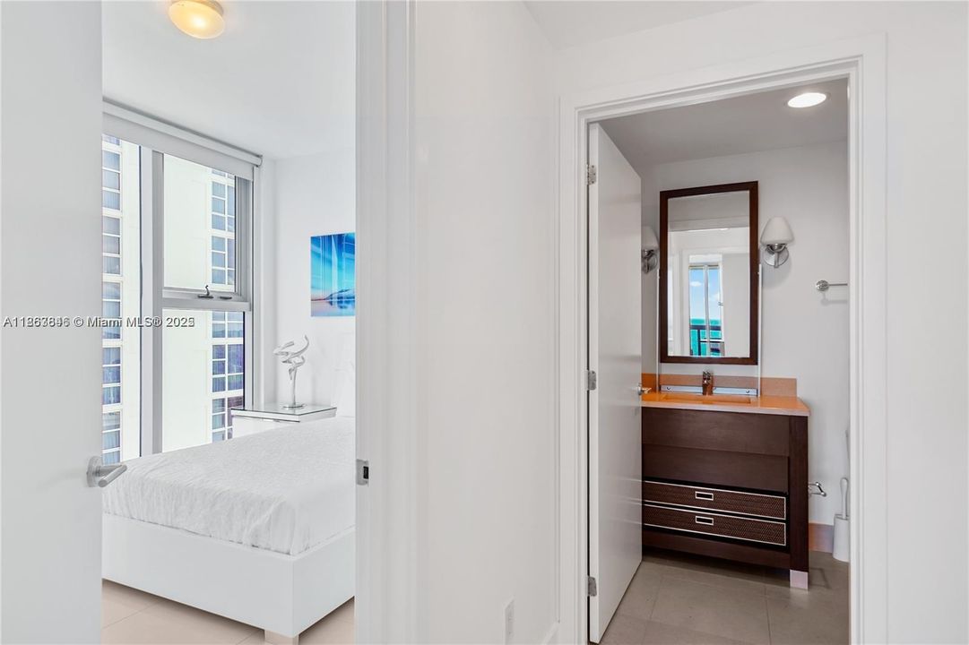For Sale: $2,190,000 (2 beds, 2 baths, 1290 Square Feet)