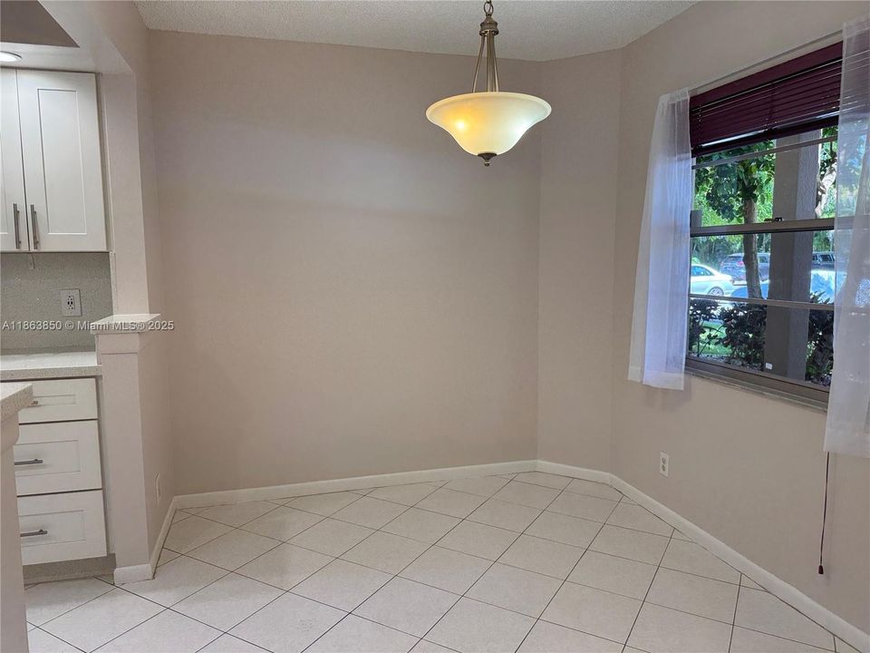 Active With Contract: $2,000 (2 beds, 2 baths, 1157 Square Feet)