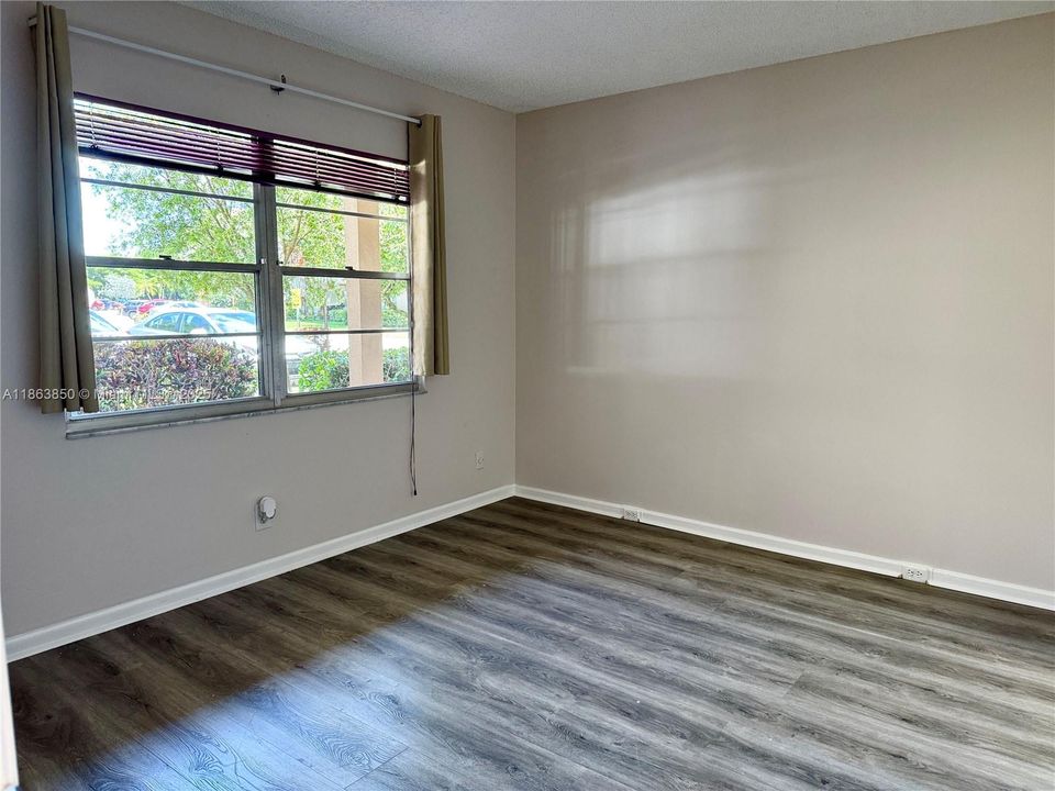 Active With Contract: $2,000 (2 beds, 2 baths, 1157 Square Feet)