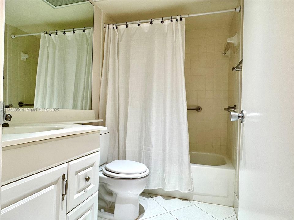 Active With Contract: $2,000 (2 beds, 2 baths, 1157 Square Feet)