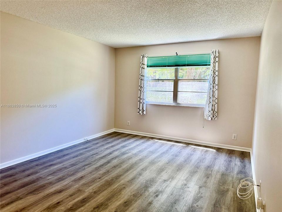 Active With Contract: $2,000 (2 beds, 2 baths, 1157 Square Feet)