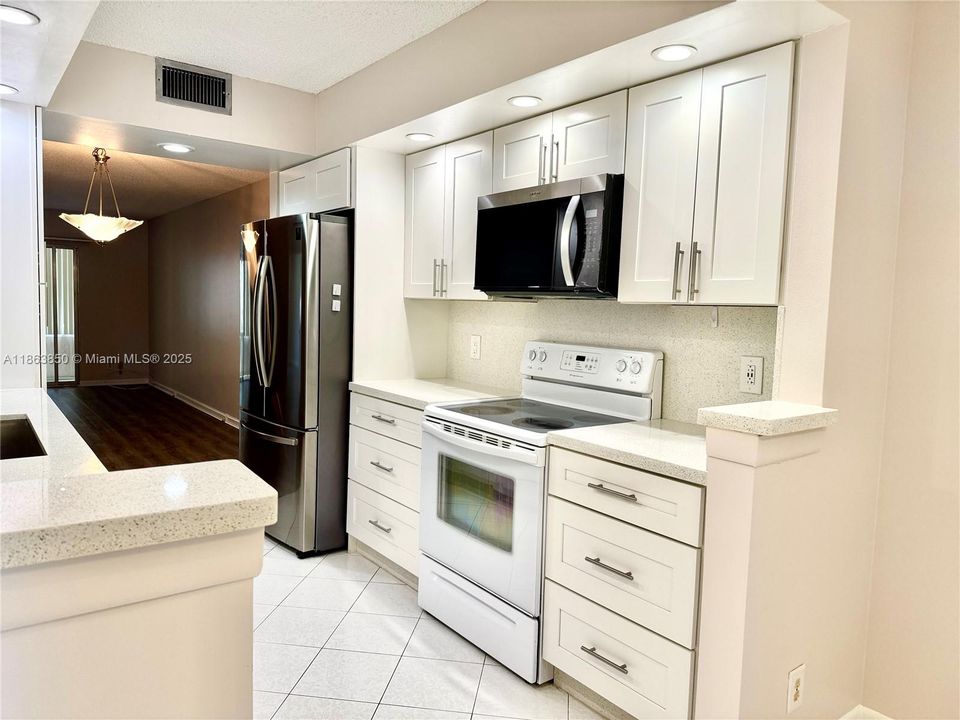 Active With Contract: $2,000 (2 beds, 2 baths, 1157 Square Feet)