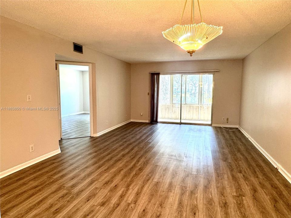 Active With Contract: $2,000 (2 beds, 2 baths, 1157 Square Feet)