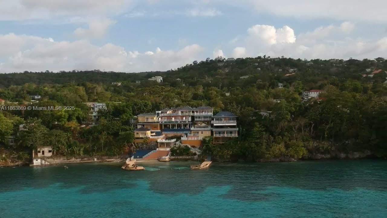 Moxons Beach Club Hotel. Boscobel, St. Mary, Jamaica.