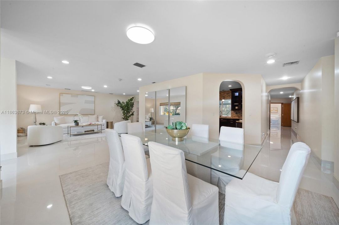 For Sale: $3,990,000 (5 beds, 5 baths, 4161 Square Feet)