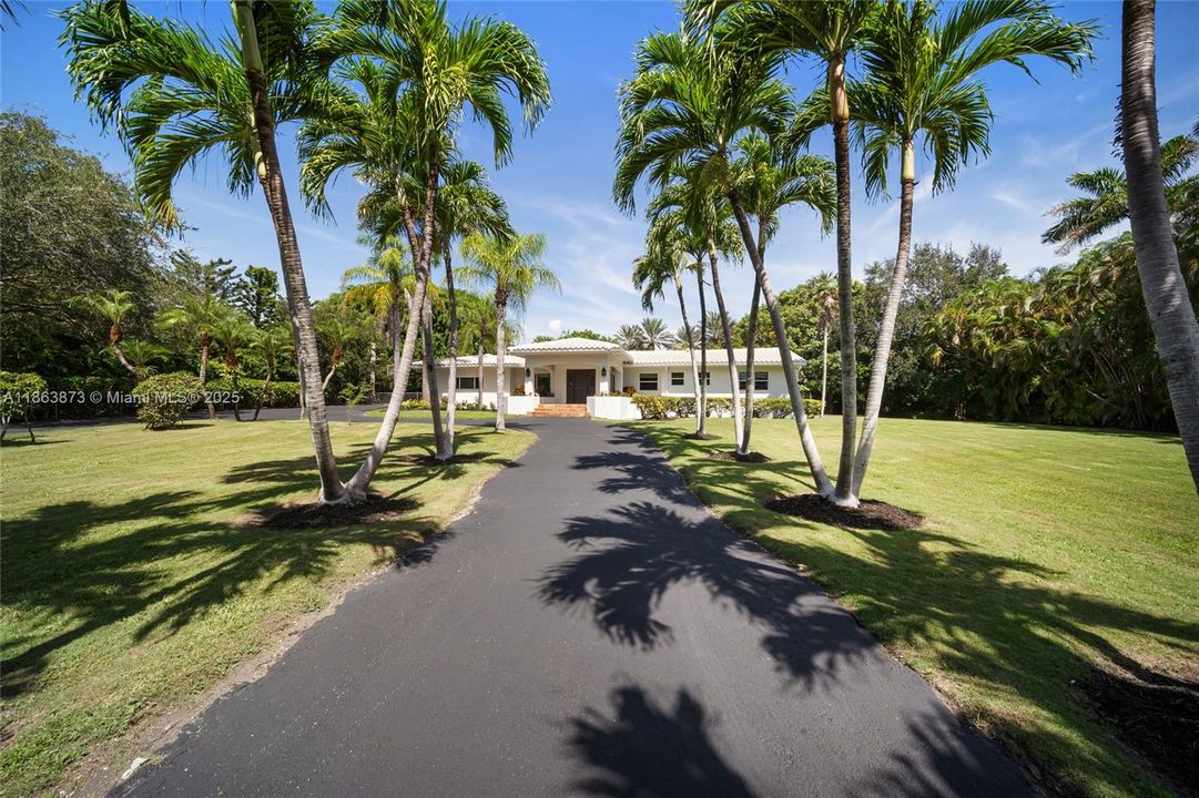 For Sale: $3,990,000 (5 beds, 5 baths, 4161 Square Feet)