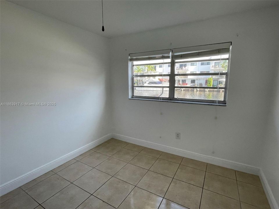 Под контрактом: $245,000 (2 спален, 2 ванн, 847 Квадратных фут)