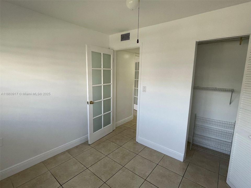 Под контрактом: $245,000 (2 спален, 2 ванн, 847 Квадратных фут)