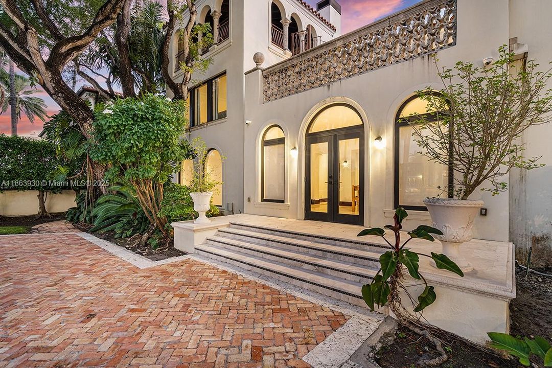 Active With Contract: $45,000 (5 beds, 6 baths, 5848 Square Feet)