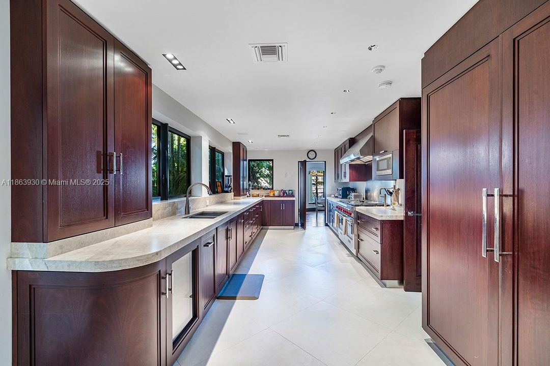 Active With Contract: $45,000 (5 beds, 6 baths, 5848 Square Feet)