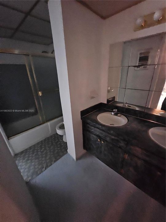 待售: $127,000 (2 贝兹, 1 浴室, 935 平方英尺)