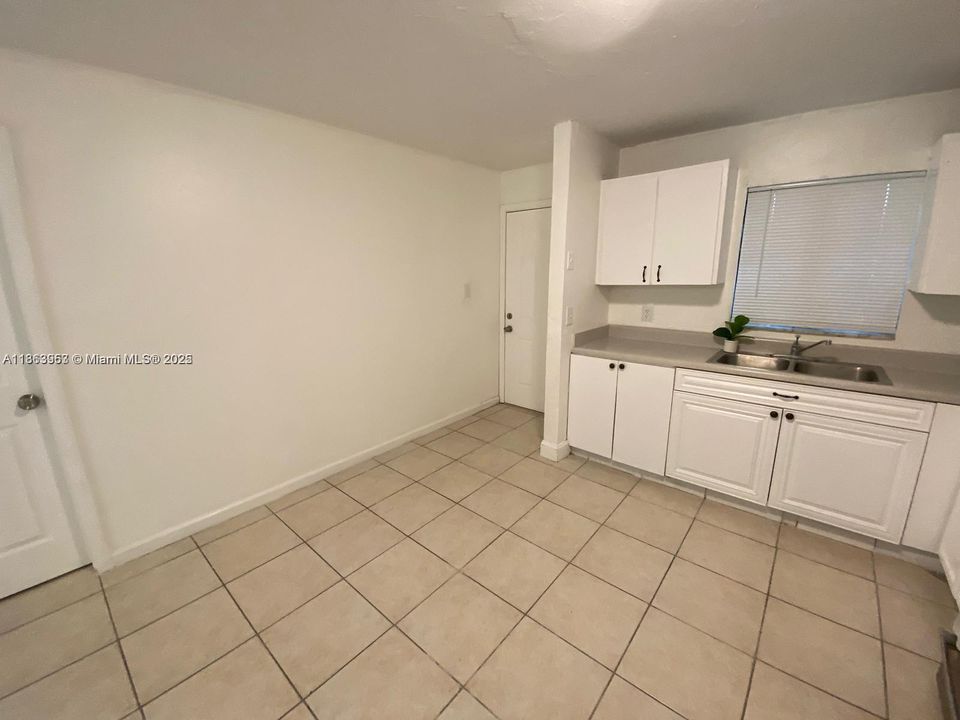 合同活跃: $234,900 (2 贝兹, 1 浴室, 920 平方英尺)