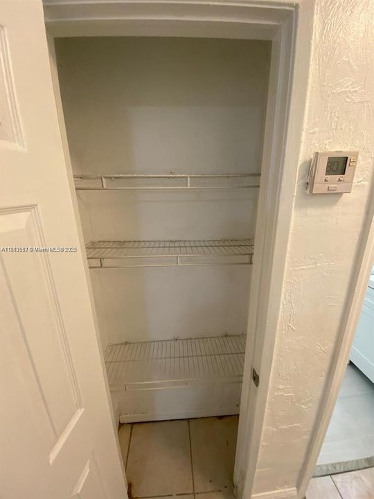 合同活跃: $234,900 (2 贝兹, 1 浴室, 920 平方英尺)