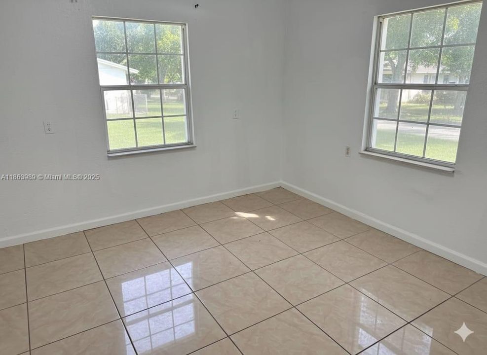 En Venta: $375,000 (3 camas, 2 baños, 1027 Pies cuadrados)