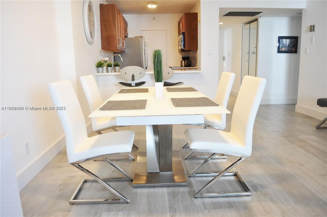 For Sale: $590,000 (1 beds, 1 baths, 675 Square Feet)