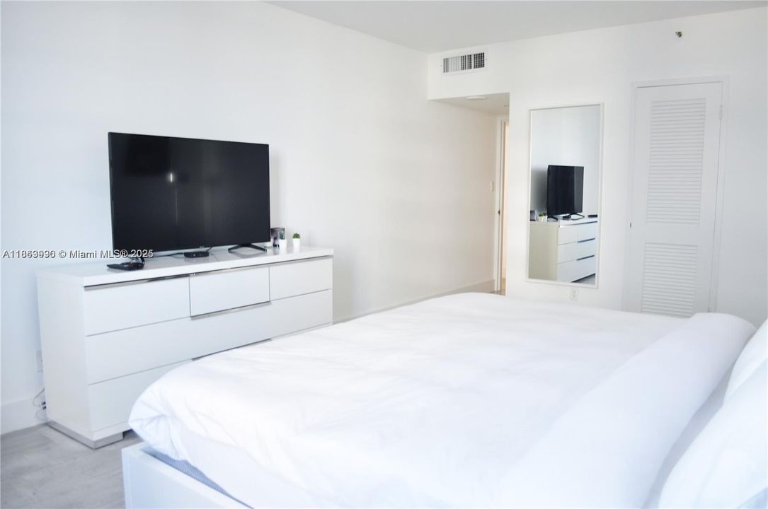 For Sale: $590,000 (1 beds, 1 baths, 675 Square Feet)