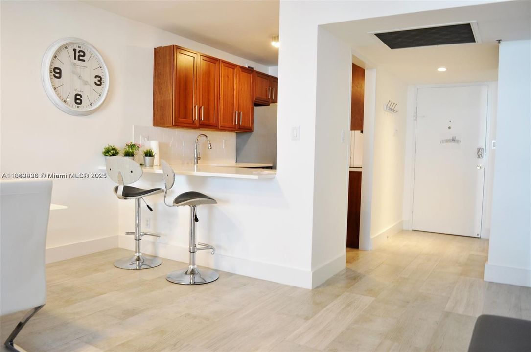 For Sale: $590,000 (1 beds, 1 baths, 675 Square Feet)