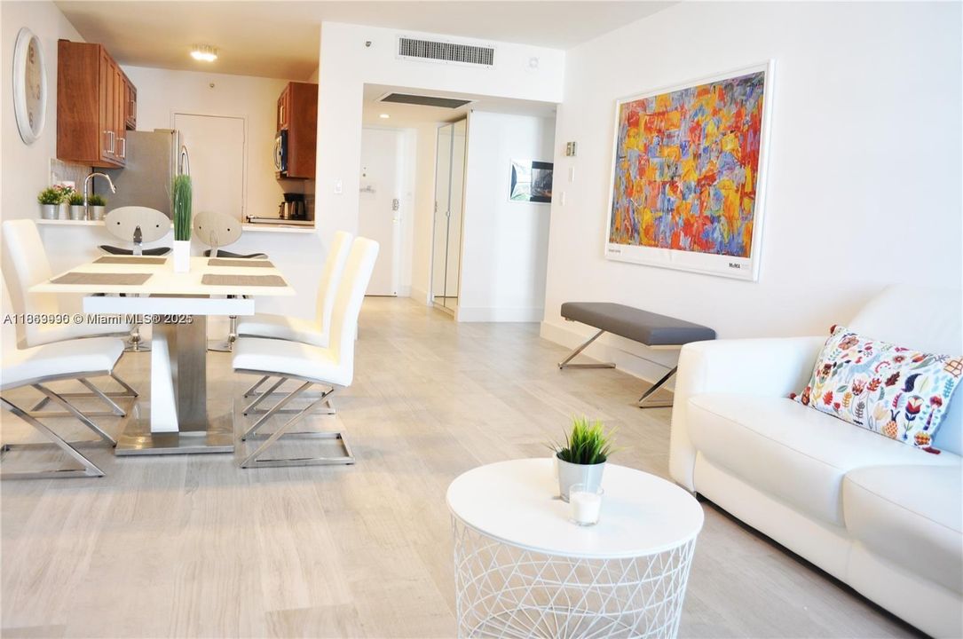 For Sale: $590,000 (1 beds, 1 baths, 675 Square Feet)