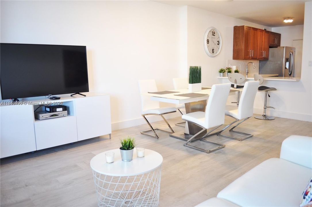 For Sale: $590,000 (1 beds, 1 baths, 675 Square Feet)