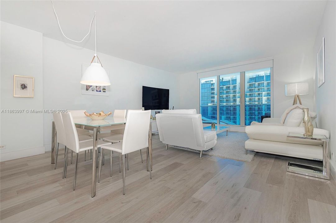 For Sale: $1,695,000 (1 beds, 2 baths, 960 Square Feet)