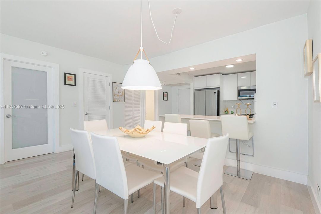 For Sale: $1,695,000 (1 beds, 2 baths, 960 Square Feet)