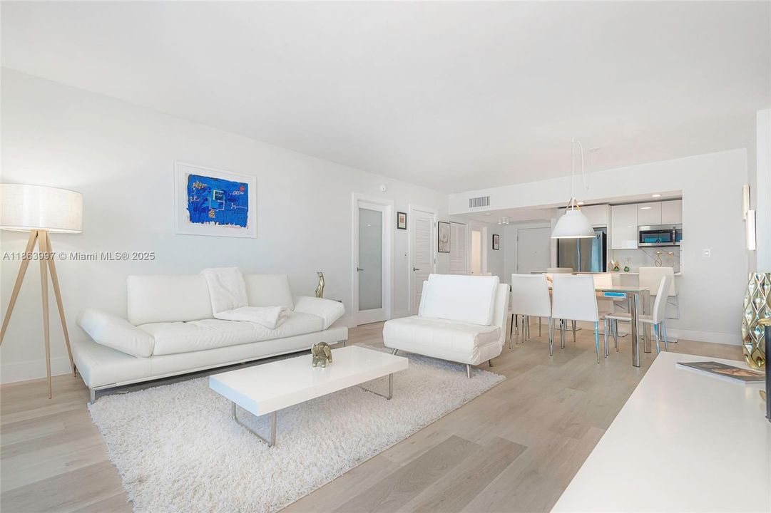For Sale: $1,695,000 (1 beds, 2 baths, 960 Square Feet)