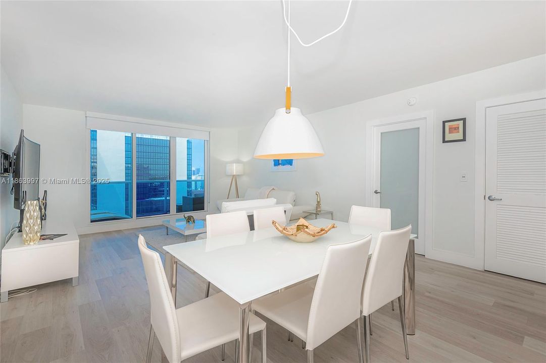 For Sale: $1,695,000 (1 beds, 2 baths, 960 Square Feet)
