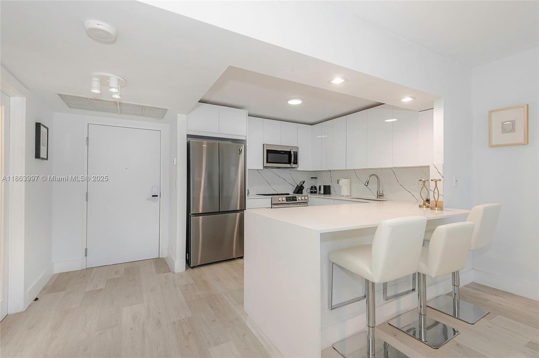 For Sale: $1,695,000 (1 beds, 2 baths, 960 Square Feet)
