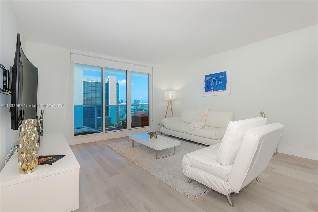 For Sale: $1,695,000 (1 beds, 2 baths, 960 Square Feet)