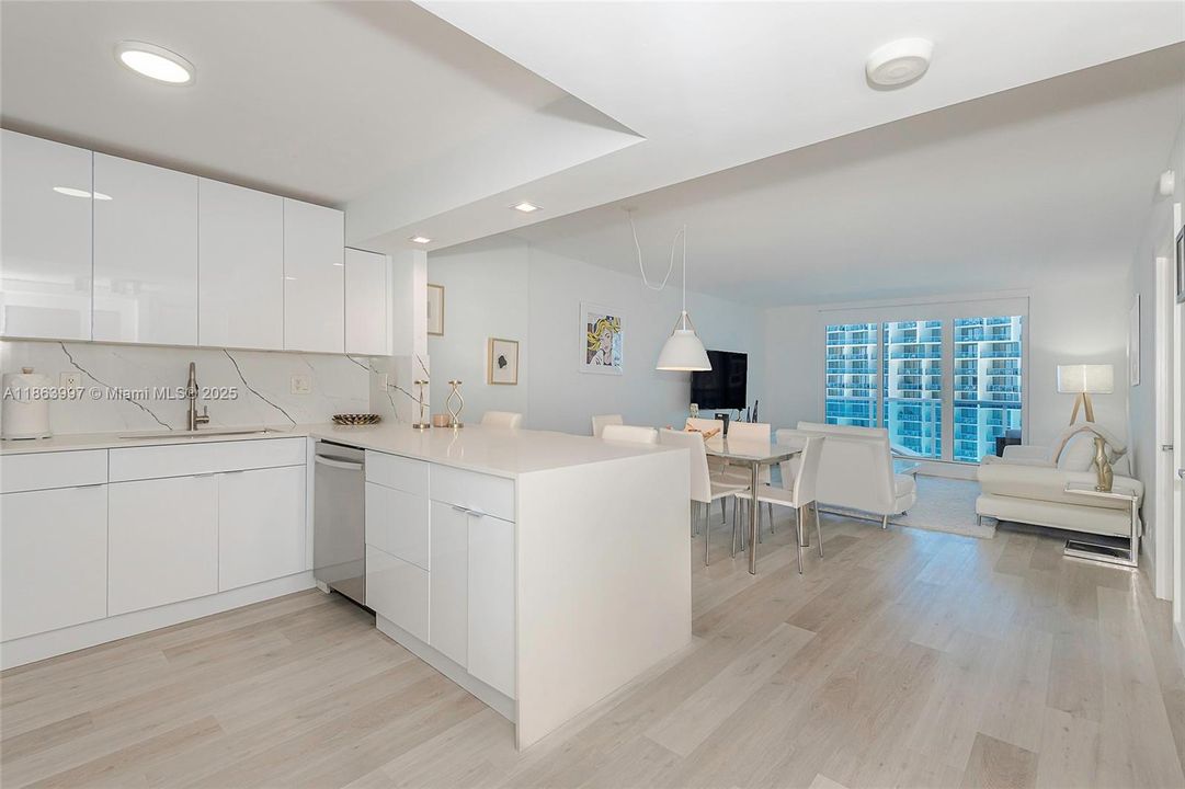 For Sale: $1,695,000 (1 beds, 2 baths, 960 Square Feet)