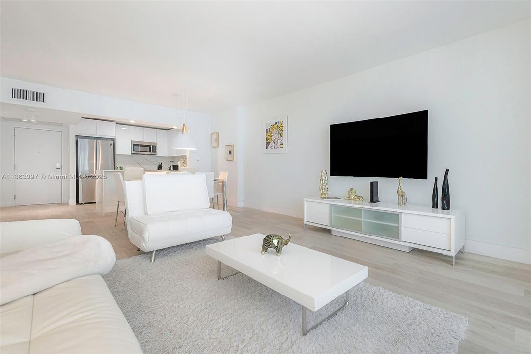 For Sale: $1,695,000 (1 beds, 2 baths, 960 Square Feet)