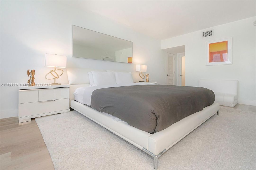 For Sale: $1,695,000 (1 beds, 2 baths, 960 Square Feet)