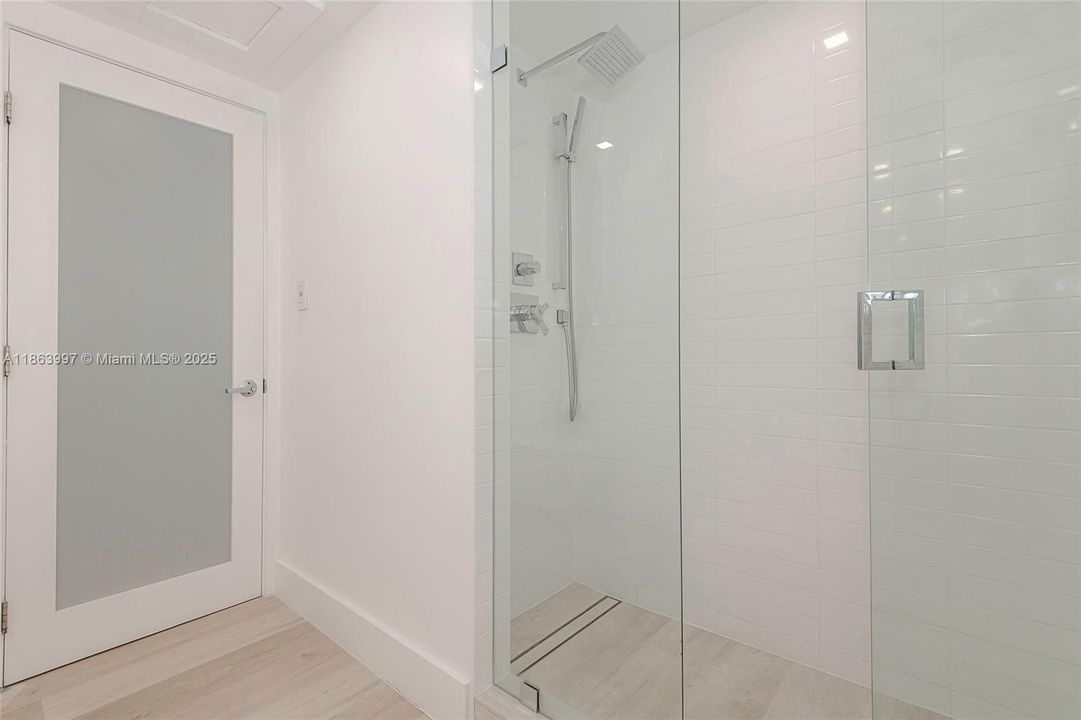 For Sale: $1,695,000 (1 beds, 2 baths, 960 Square Feet)