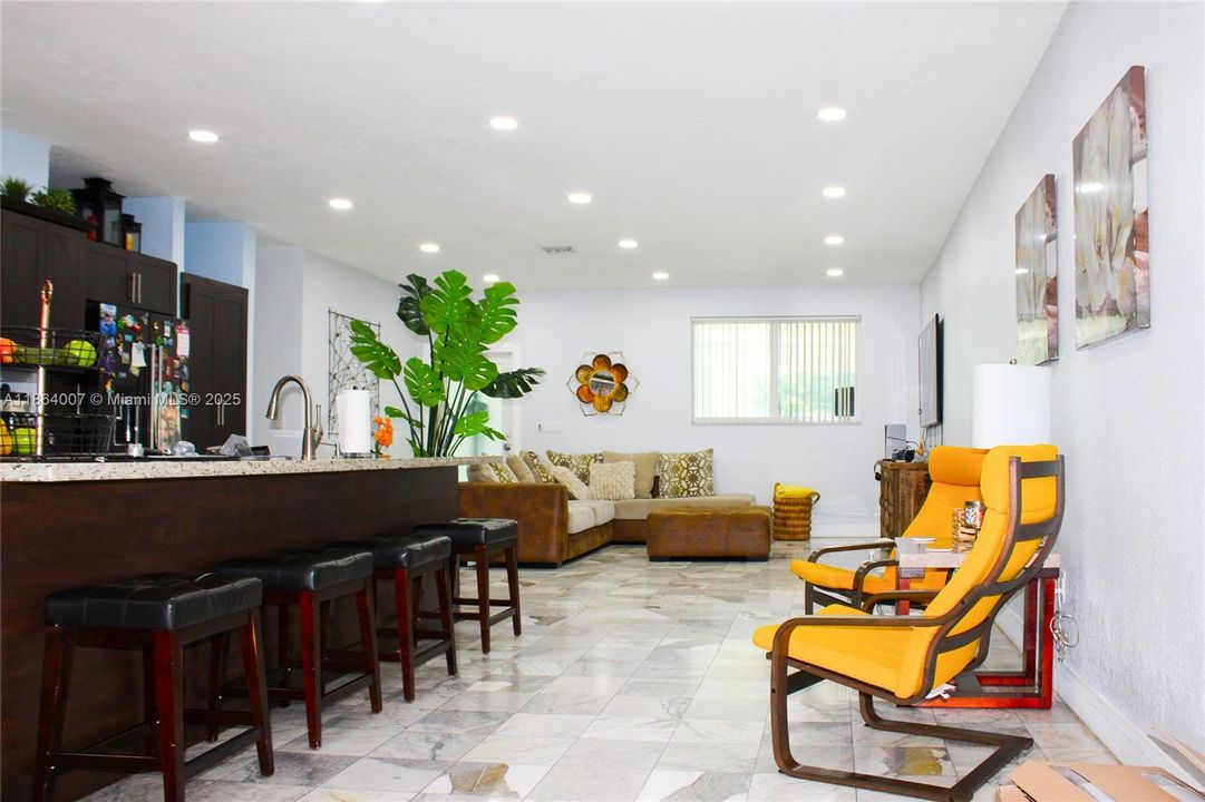 待售: $1,050,000 (3 贝兹, 2 浴室, 1681 平方英尺)