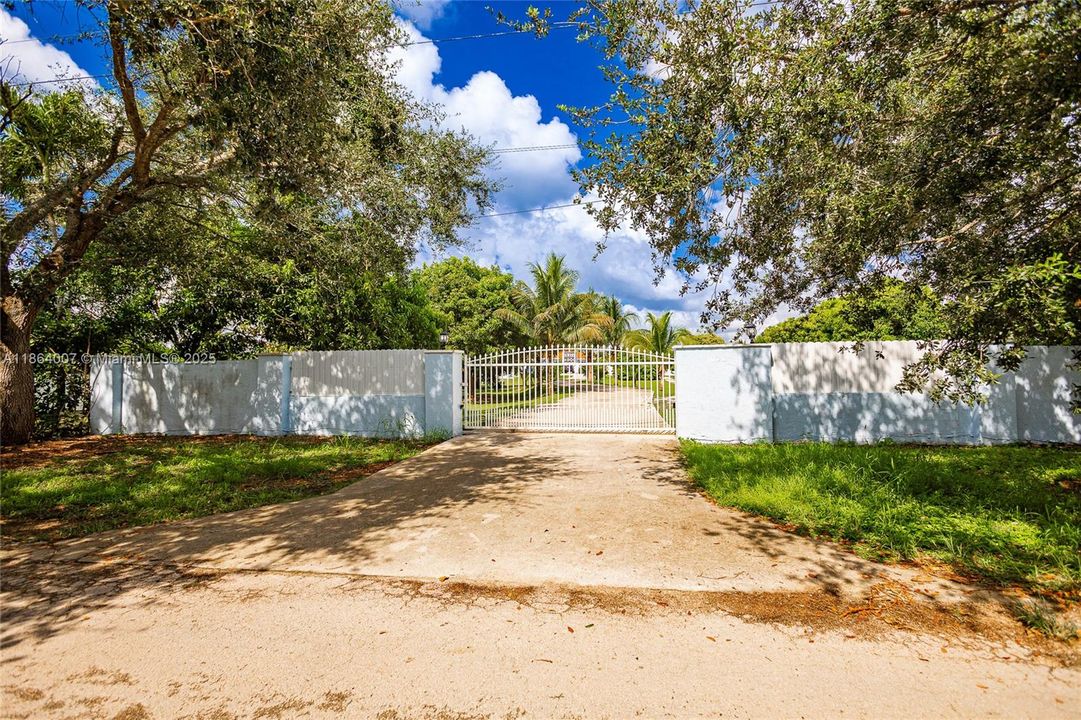 待售: $1,050,000 (3 贝兹, 2 浴室, 1681 平方英尺)