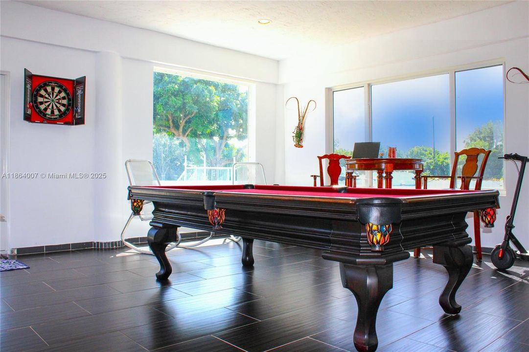 待售: $1,050,000 (3 贝兹, 2 浴室, 1681 平方英尺)