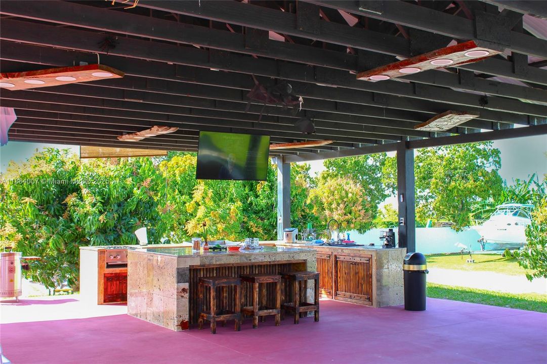 待售: $1,050,000 (3 贝兹, 2 浴室, 1681 平方英尺)