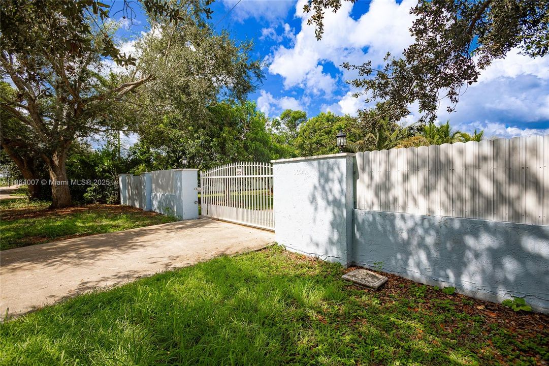 待售: $1,050,000 (3 贝兹, 2 浴室, 1681 平方英尺)