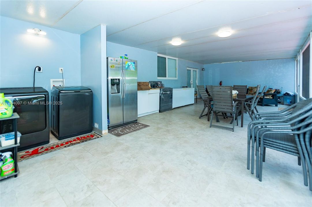 待售: $1,050,000 (3 贝兹, 2 浴室, 1681 平方英尺)